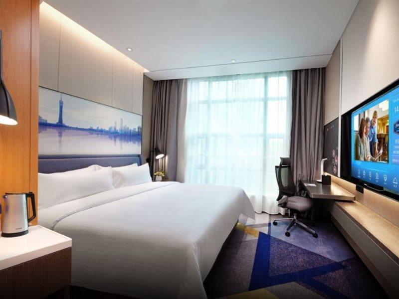 Hampton By Hilton Guangzhou Tianhe Sports Center-Free Shuttle Bus To Exhibition During Canton Fair Period Exterior photo